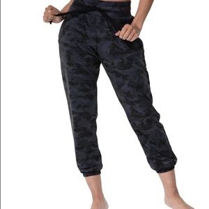 Onzie Divine Camouflage Jogger Cropped High Waist